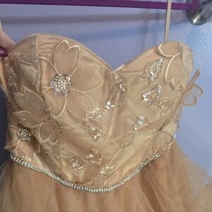 Chic Floral Embroidered Midi Dress in Tan